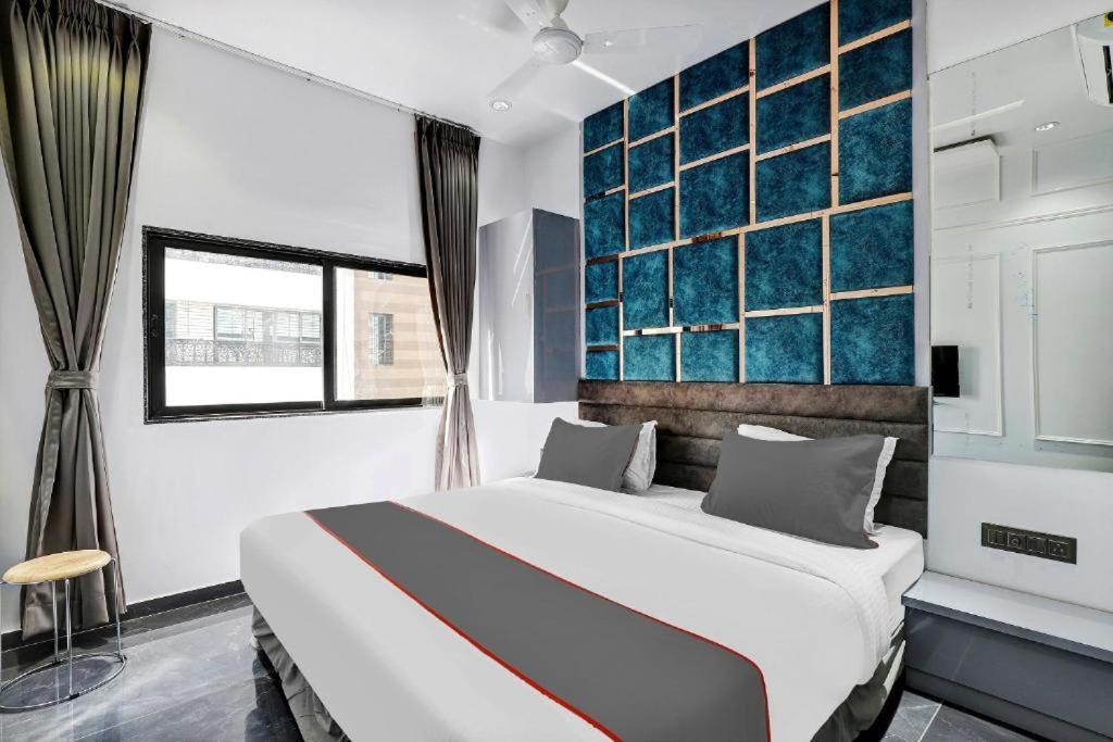Hotel The Lowell Surat Exterior photo